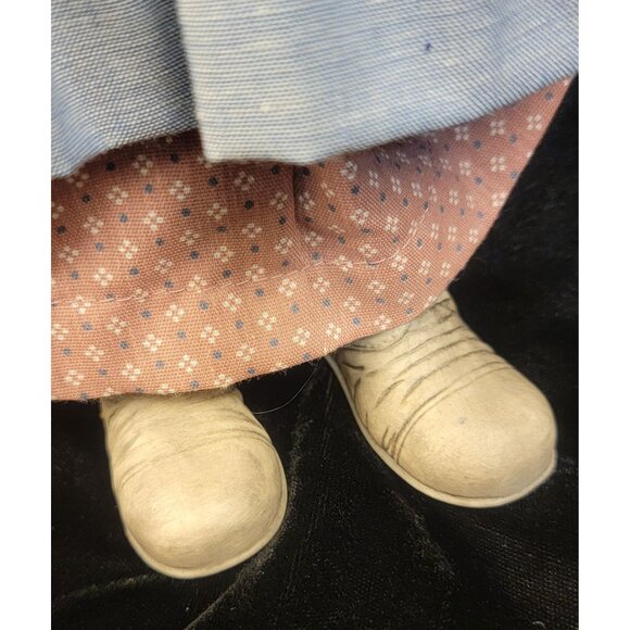 Antique Grandma and Grandpa Porcelain Dolls, 1995 - Picture 10 of 16